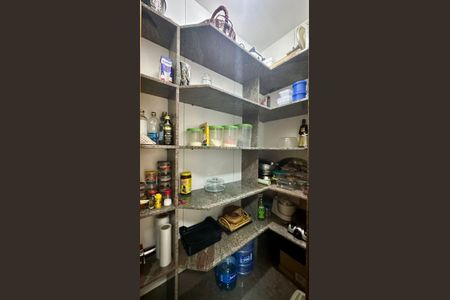 Apartamento à venda com 181m², 4 quartos e 3 vagas Apartamento à venda com 181m², 4 quartos e 3 vagasDispensa