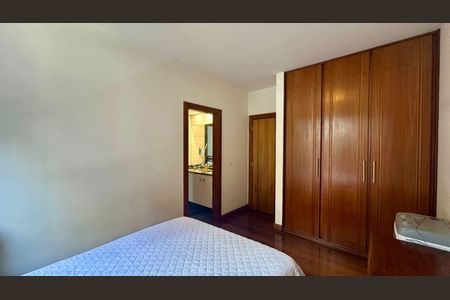 Apartamento à venda com 181m², 4 quartos e 3 vagas Apartamento à venda com 181m², 4 quartos e 3 vagasQuarto