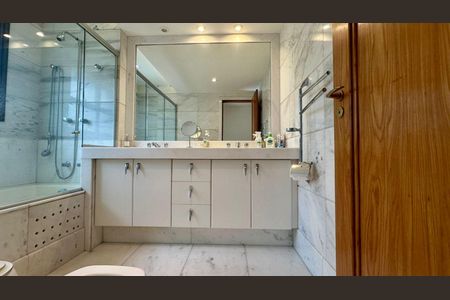 Apartamento à venda com 181m², 4 quartos e 3 vagas Apartamento à venda com 181m², 4 quartos e 3 vagasBanheiro