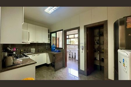 Apartamento à venda com 181m², 4 quartos e 3 vagas Apartamento à venda com 181m², 4 quartos e 3 vagasCozinha
