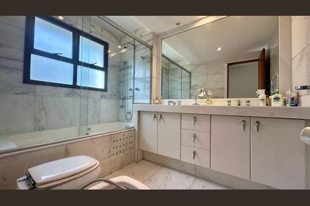 Apartamento à venda com 181m², 4 quartos e 3 vagas Apartamento à venda com 181m², 4 quartos e 3 vagasBanheiro