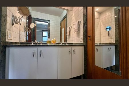 Apartamento à venda com 181m², 4 quartos e 3 vagas Apartamento à venda com 181m², 4 quartos e 3 vagasBanheiro