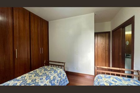 Apartamento à venda com 181m², 4 quartos e 3 vagas Apartamento à venda com 181m², 4 quartos e 3 vagasQuarto