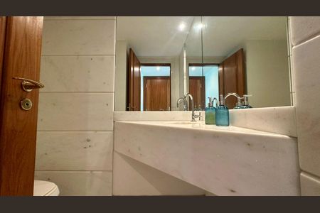 Apartamento à venda com 181m², 4 quartos e 3 vagas Apartamento à venda com 181m², 4 quartos e 3 vagasLavabo