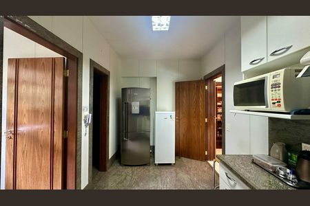 Apartamento à venda com 181m², 4 quartos e 3 vagas Apartamento à venda com 181m², 4 quartos e 3 vagasCozinha