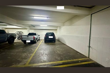 Apartamento à venda com 181m², 4 quartos e 3 vagas Apartamento à venda com 181m², 4 quartos e 3 vagasVagas de garagem