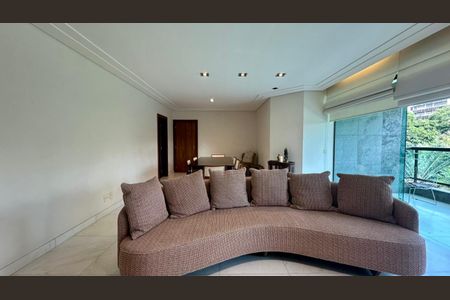 Apartamento à venda com 181m², 4 quartos e 3 vagas Apartamento à venda com 181m², 4 quartos e 3 vagasSala