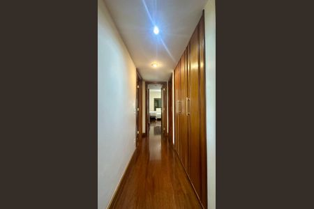 Apartamento à venda com 181m², 4 quartos e 3 vagas Apartamento à venda com 181m², 4 quartos e 3 vagasCorredor