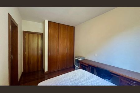 Apartamento à venda com 181m², 4 quartos e 3 vagas Apartamento à venda com 181m², 4 quartos e 3 vagasQuarto