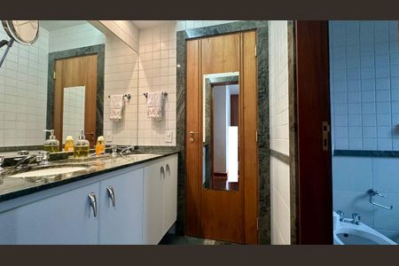 Apartamento à venda com 181m², 4 quartos e 3 vagas Apartamento à venda com 181m², 4 quartos e 3 vagasBanheiro