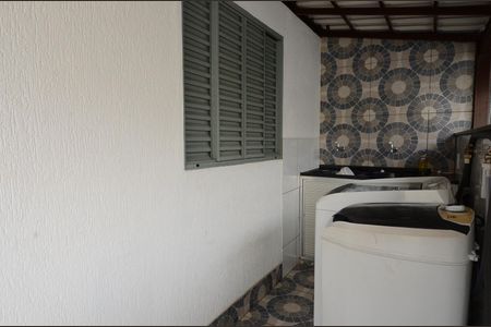 Casa à venda com 167m², 4 quartos e 2 vagas Casa à venda com 167m², 4 quartos e 2 vagasLavanderia