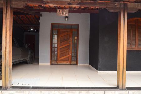 Casa à venda com 167m², 4 quartos e 2 vagas Casa à venda com 167m², 4 quartos e 2 vagasFachada