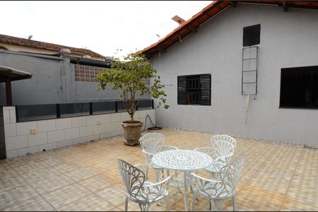 Casa à venda com 167m², 4 quartos e 2 vagas Casa à venda com 167m², 4 quartos e 2 vagasQuintal