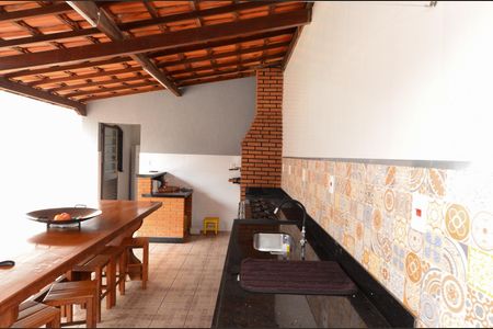 Casa à venda com 167m², 4 quartos e 2 vagas Casa à venda com 167m², 4 quartos e 2 vagasÁrea comum - Churrasqueira