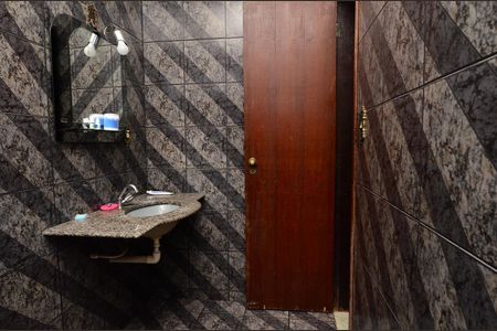 Casa à venda com 167m², 4 quartos e 2 vagas Casa à venda com 167m², 4 quartos e 2 vagasBanheiro da Suíte 1