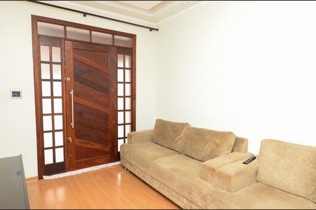 Casa à venda com 167m², 4 quartos e 2 vagas Casa à venda com 167m², 4 quartos e 2 vagasSala