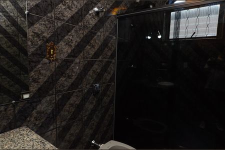 Casa à venda com 167m², 4 quartos e 2 vagas Casa à venda com 167m², 4 quartos e 2 vagasBanheiro 2