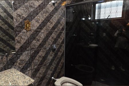 Casa à venda com 167m², 4 quartos e 2 vagas Casa à venda com 167m², 4 quartos e 2 vagasBanheiro 2
