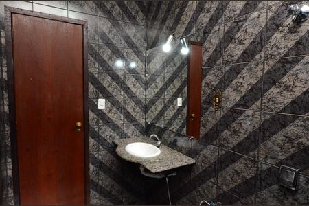Casa à venda com 167m², 4 quartos e 2 vagas Casa à venda com 167m², 4 quartos e 2 vagasBanheiro 2