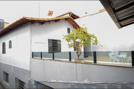 Casa à venda com 167m², 4 quartos e 2 vagas Casa à venda com 167m², 4 quartos e 2 vagasCorredor