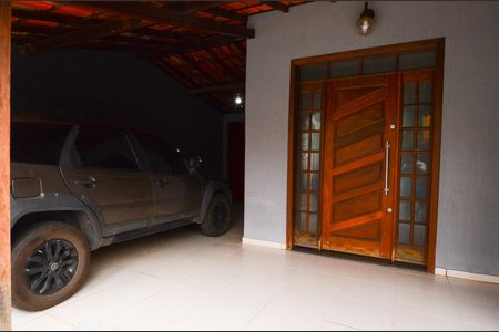 Casa à venda com 167m², 4 quartos e 2 vagas Casa à venda com 167m², 4 quartos e 2 vagasFachada