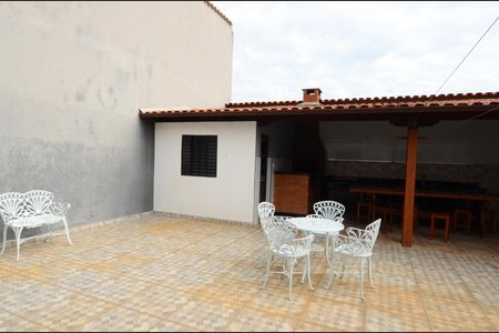Casa à venda com 167m², 4 quartos e 2 vagas Casa à venda com 167m², 4 quartos e 2 vagasQuintal
