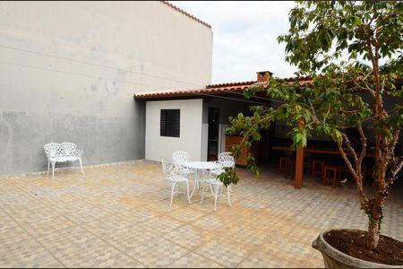Casa à venda com 167m², 4 quartos e 2 vagas Casa à venda com 167m², 4 quartos e 2 vagasQuintal
