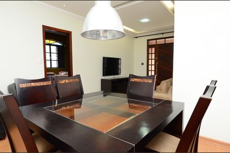 Sala de casa à venda com 4 quartos, 167m² em Eldorado, Contagem
