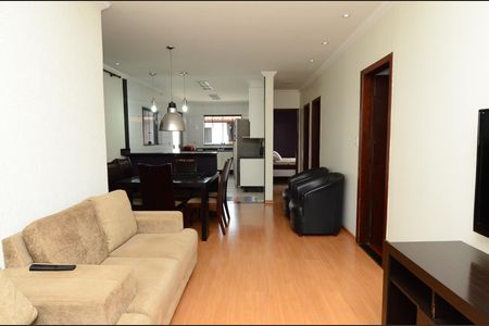 Sala de casa à venda com 4 quartos, 167m² em Eldorado, Contagem
