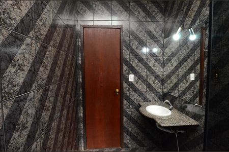 Casa à venda com 167m², 4 quartos e 2 vagas Casa à venda com 167m², 4 quartos e 2 vagasBanheiro 2