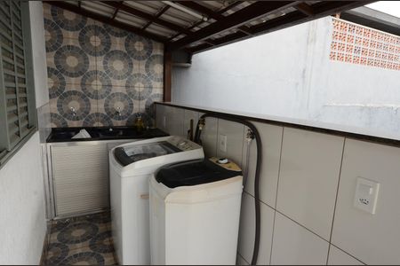 Casa à venda com 167m², 4 quartos e 2 vagas Casa à venda com 167m², 4 quartos e 2 vagasLavanderia