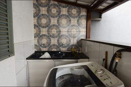 Casa à venda com 167m², 4 quartos e 2 vagas Casa à venda com 167m², 4 quartos e 2 vagasLavanderia