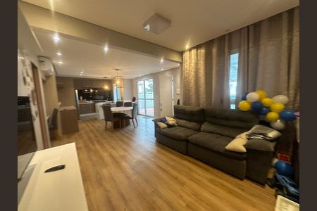 Casa de condomínio à venda com 147m², 3 quartos e 2 vagas Casa de condomínio à venda com 147m², 3 quartos e 2 vagasSala