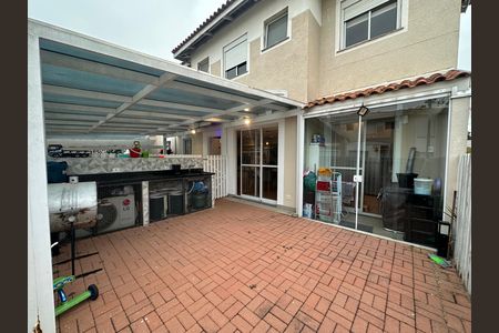 Casa de condomínio à venda com 147m², 3 quartos e 2 vagas Casa de condomínio à venda com 147m², 3 quartos e 2 vagasQuintal