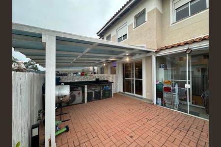 Casa de condomínio à venda com 147m², 3 quartos e 2 vagas Casa de condomínio à venda com 147m², 3 quartos e 2 vagasQuintal