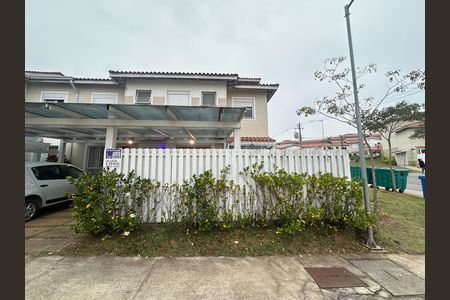 Casa de condomínio à venda com 147m², 3 quartos e 2 vagas Casa de condomínio à venda com 147m², 3 quartos e 2 vagasFachada