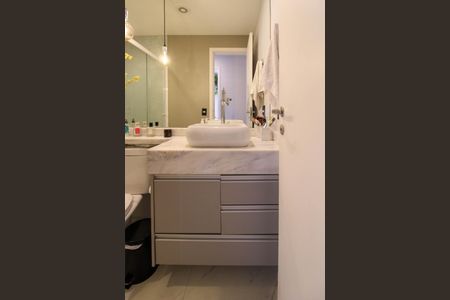 Apartamento à venda com 84m², 2 quartos e 2 vagas Apartamento à venda com 84m², 2 quartos e 2 vagasBanheiro