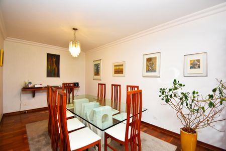 Apartamento à venda com 224m², 4 quartos e 2 vagas Apartamento à venda com 224m², 4 quartos e 2 vagasSala de jantar