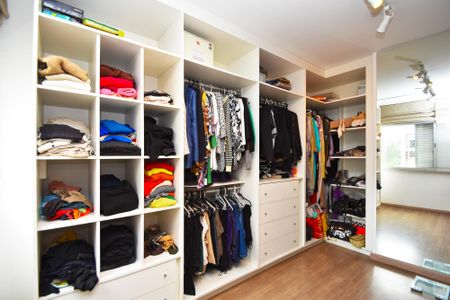 Apartamento à venda com 224m², 4 quartos e 2 vagas Apartamento à venda com 224m², 4 quartos e 2 vagasquarto 3 / closet