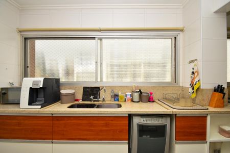 Apartamento à venda com 224m², 4 quartos e 2 vagas Apartamento à venda com 224m², 4 quartos e 2 vagascozinha