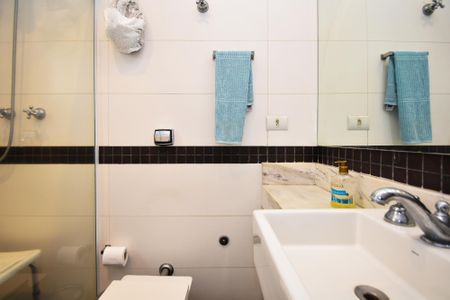 Apartamento à venda com 224m², 4 quartos e 2 vagas Apartamento à venda com 224m², 4 quartos e 2 vagasBanheiro quarto 3 / closet