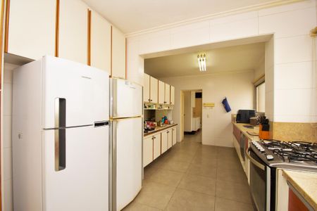 Apartamento à venda com 224m², 4 quartos e 2 vagas Apartamento à venda com 224m², 4 quartos e 2 vagascozinha
