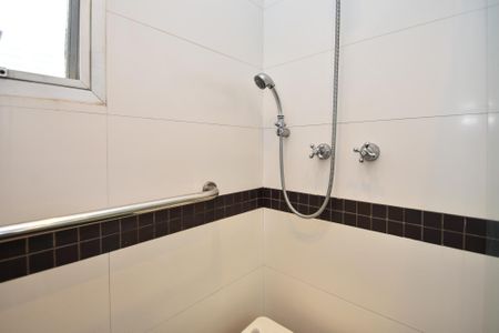 Apartamento à venda com 224m², 4 quartos e 2 vagas Apartamento à venda com 224m², 4 quartos e 2 vagasBanheiro quarto 3 / closet