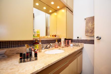 Apartamento à venda com 224m², 4 quartos e 2 vagas Apartamento à venda com 224m², 4 quartos e 2 vagasbanheiro quarto 4