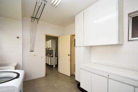 Apartamento à venda com 224m², 4 quartos e 2 vagas Apartamento à venda com 224m², 4 quartos e 2 vagaslavanderia