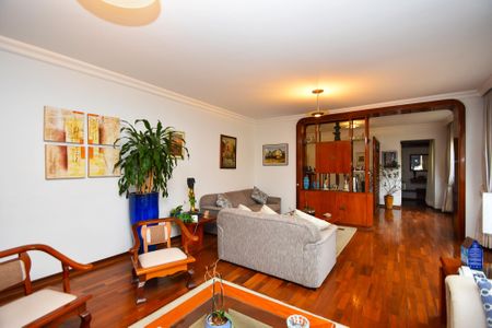 Apartamento à venda com 224m², 4 quartos e 2 vagas Apartamento à venda com 224m², 4 quartos e 2 vagasSala de estar
