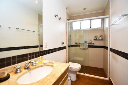 Apartamento à venda com 224m², 4 quartos e 2 vagas Apartamento à venda com 224m², 4 quartos e 2 vagasbanheiro