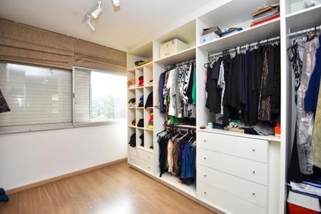 Apartamento à venda com 224m², 4 quartos e 2 vagas Apartamento à venda com 224m², 4 quartos e 2 vagasquarto 3 / closet