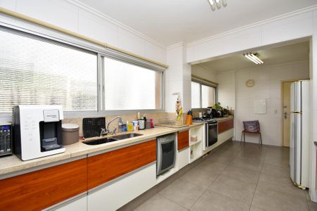 Apartamento à venda com 224m², 4 quartos e 2 vagas Apartamento à venda com 224m², 4 quartos e 2 vagascozinha