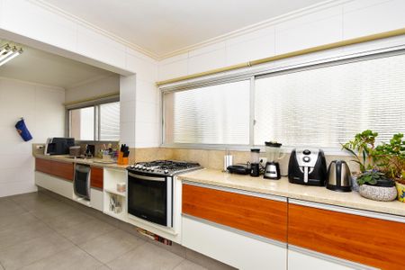 Apartamento à venda com 224m², 4 quartos e 2 vagas Apartamento à venda com 224m², 4 quartos e 2 vagascozinha